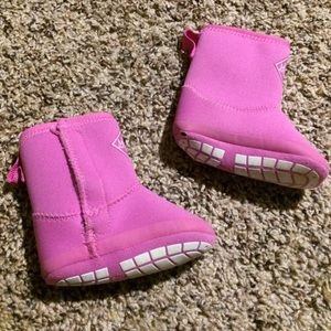 🍀$7 IF BUNDLED🍀 My First Mucks pink booties